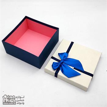 جعبه کادو مربع سرمه ای درب سفید پاپیون آبی 
