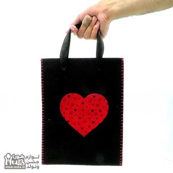 کیف هدیه مشکی بزرگ با قلب قرمز 